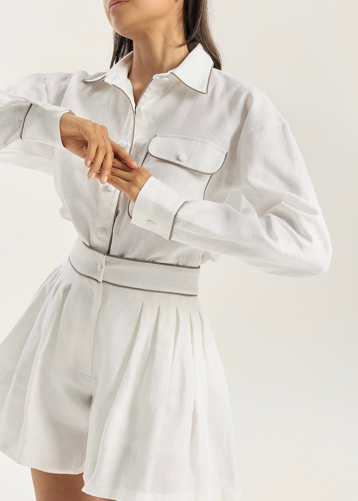 Teena Contrast Linen Pleated Shorts | White/Taupe