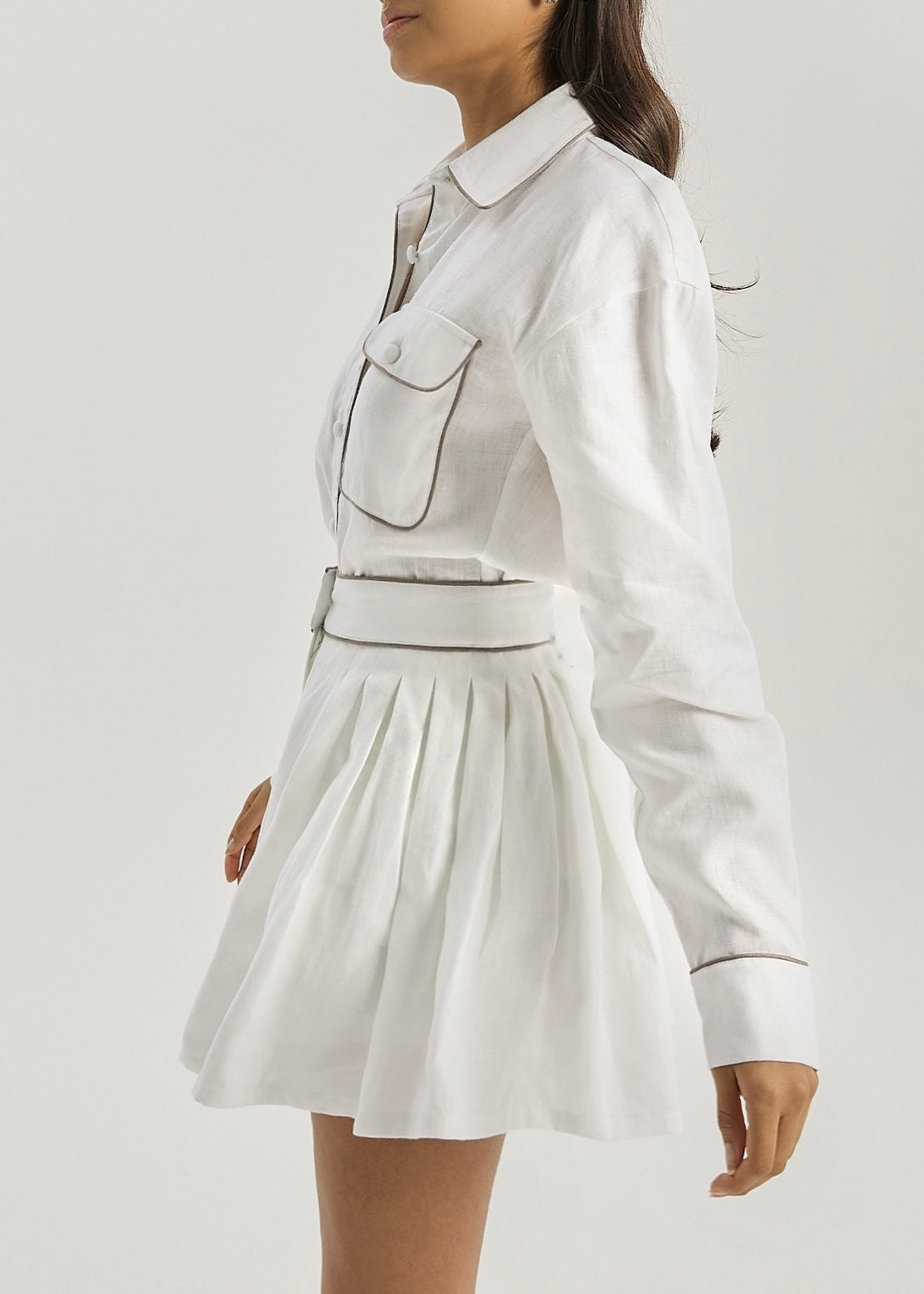 Teena Contrast Linen Pleated Shorts | White/Taupe