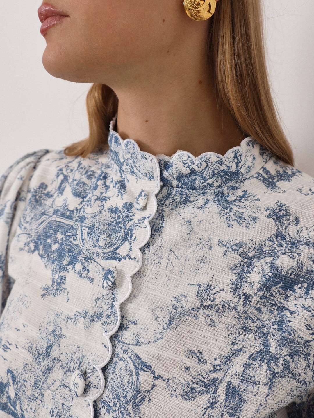 Verona Printed Scallop Trim Blouse | White & Blue