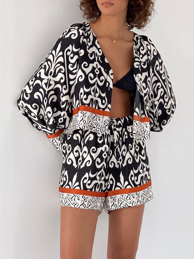Irina Printed Flowing Blouse | Black
